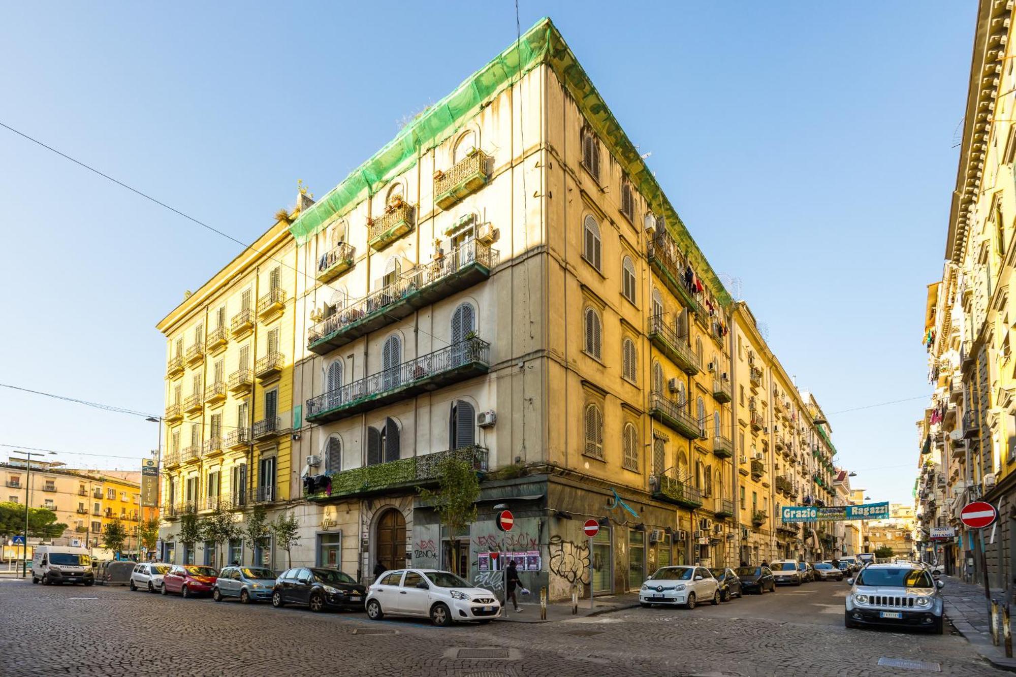 Via Milano Central Station Apartment Наполи Екстериор снимка